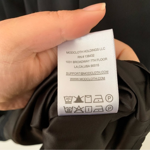 ModCloth Black Pleated Midi Skirt Size 6 - Picture 9 of 9